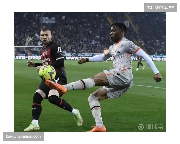 乌迪内斯三中卫配合生疏 边翼卫回防不及时成体系漏洞